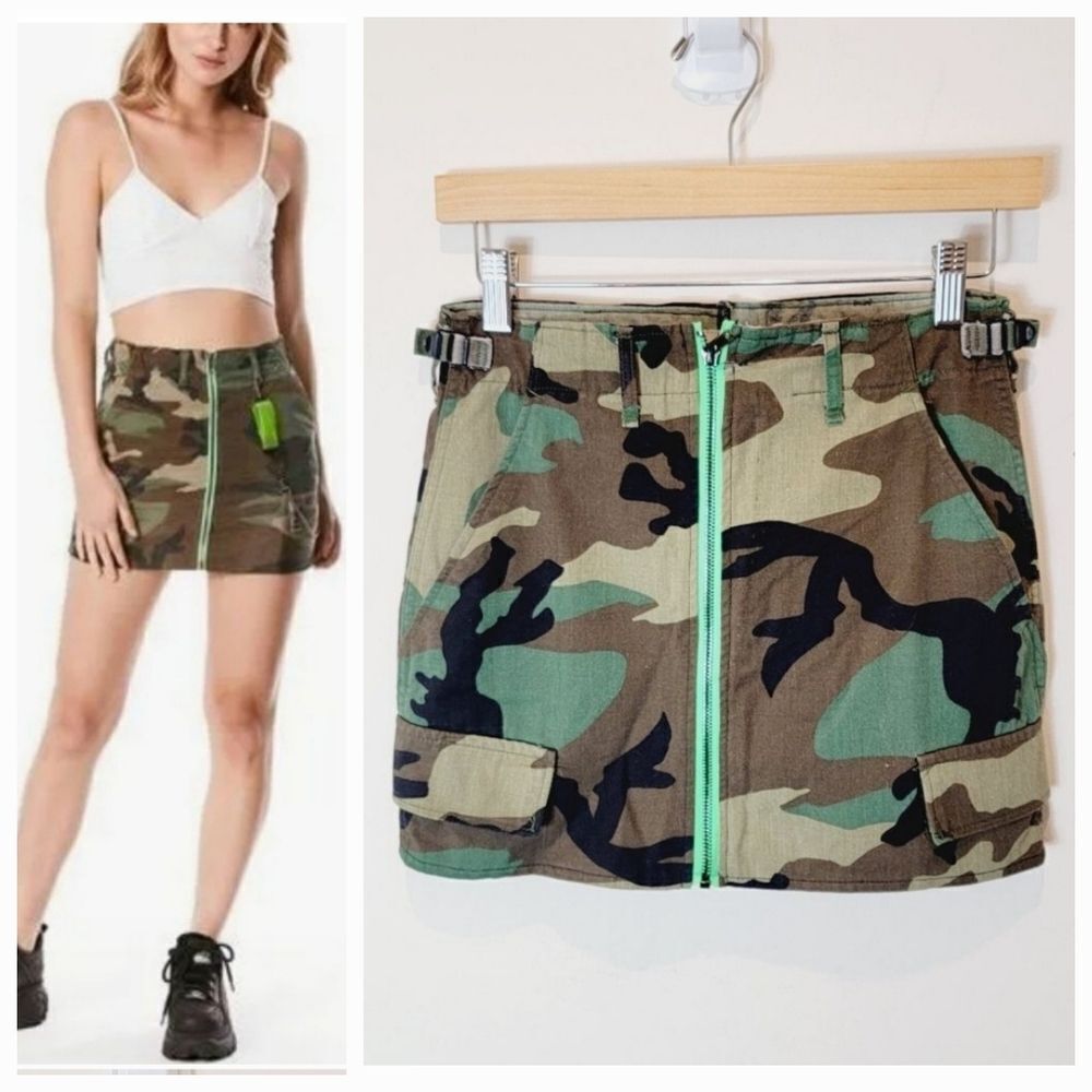 Furst of a Kind Mini Skater Camouflage Front Zip Y2K Micro Skirt Size XS/SM